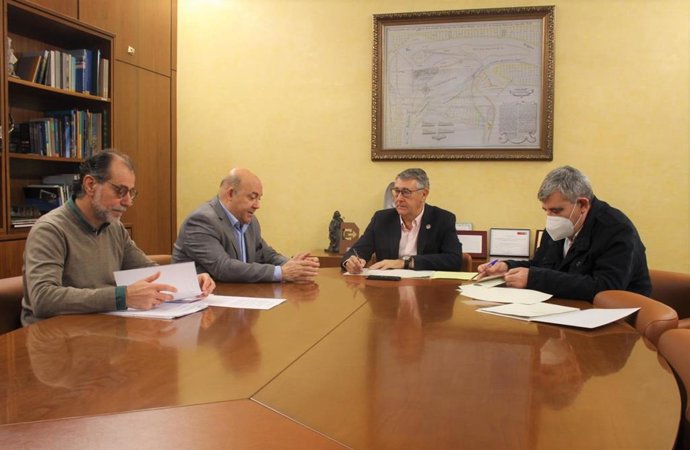El presidente de la CHS mantiene una reunión de trabajo con el alcalde de Cieza