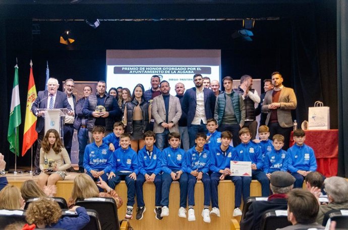 Foto de familia de los premiados en la IV Gala del Deporte algabeño.