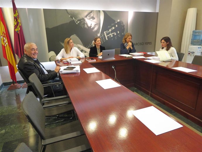 Mesa de la Comisión de Economía, Hacienda y Presupuesto