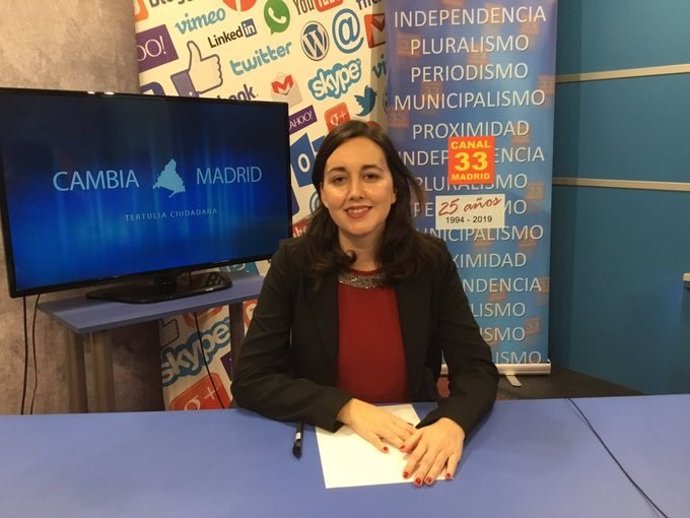 La alcaldesa de Soto del Real, Noelia Barrado (PSOE), en una entrevista en Canal 33 TV de Madrid