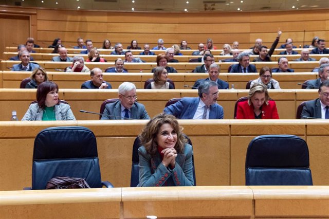 La ministra de Hacienda y Función Pública, María Jesús Montero, durante una sesión plenaria en el Senado, a 20 de diciembre de 2022, en Madrid (España). El Senado tramita en esta sesión de forma definitiva el Proyecto de Ley de Presupuestos Generales del 