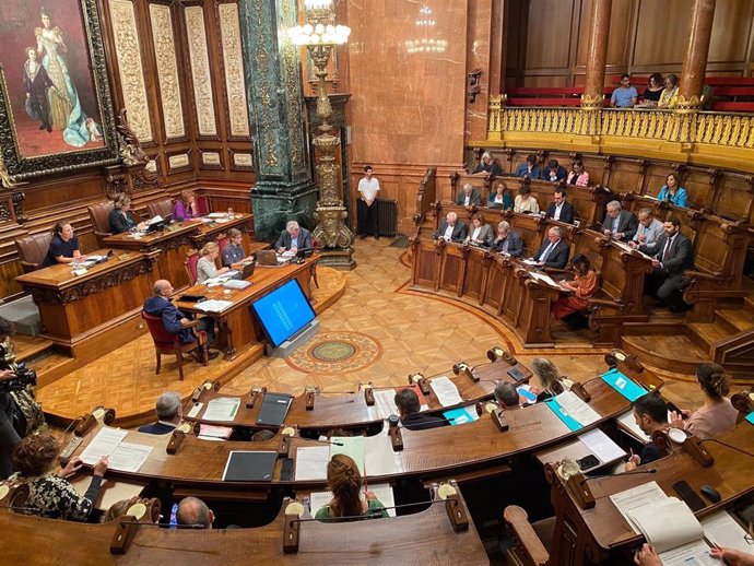 Archivo - Pleno del Ayuntamiento de Barcelona.