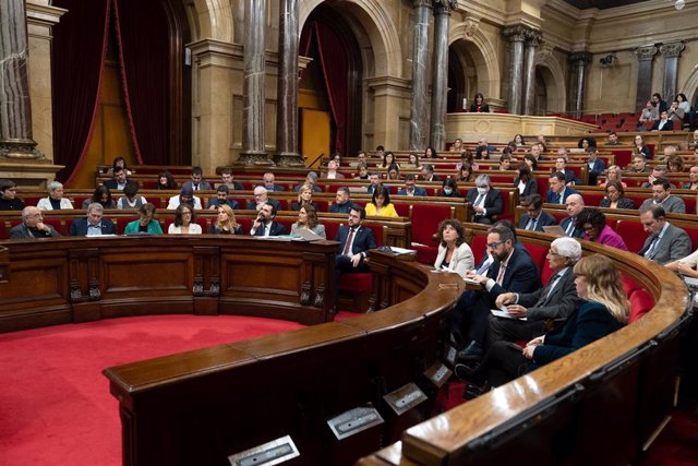 Vista general de una sesión plenaria en el Parlament, a 21 de diciembre de 2022, en Barcelona, Catalunya (España). El Parlament vota una proposición de ley de barrios impulsada por los comuns en el último pleno previsto para 2022, mientras el Govern sigue