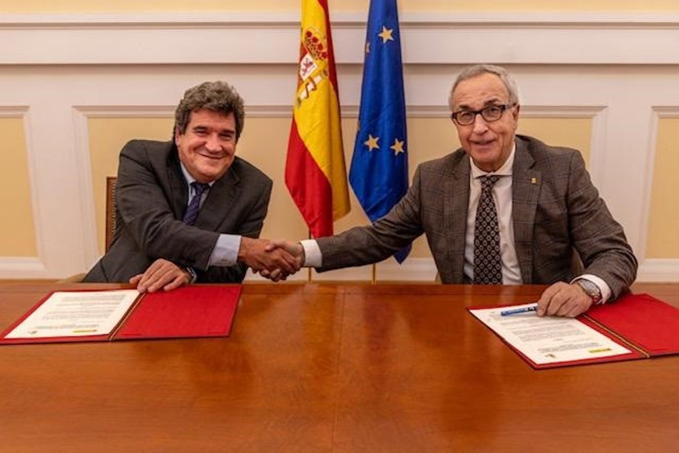 El ministro de Inclusión, Seguridad Social y Migraciones, José Luis Escrivá, y el presidente del Comité Olímpico Español (COE), Alejandro Blanco,