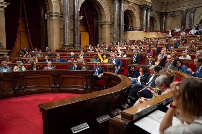 Archivo - Votación del pleno del Parlament de las propuestas del Debate de Política General.