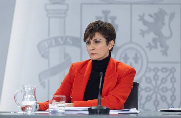 La ministra de Política Territorial y portavoz del Gobierno, Isabel Rodríguez, durante una rueda de prensa del Consejo de Ministros, en el Palacio de la Moncloa, a 13 de diciembre de 2022, en Madrid (España). 