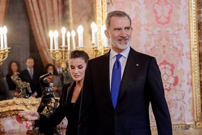 Archivo - El Rey Felipe VI y la Reina Letizia reciben en audiencia a los participantes en la 68 sesión anual de la Asamblea Parlamentaria de la OTAN, en el Palacio Real, a 20 de noviembre de 2022, en Madrid (España). La Asamblea Parlamentaria de la OTA