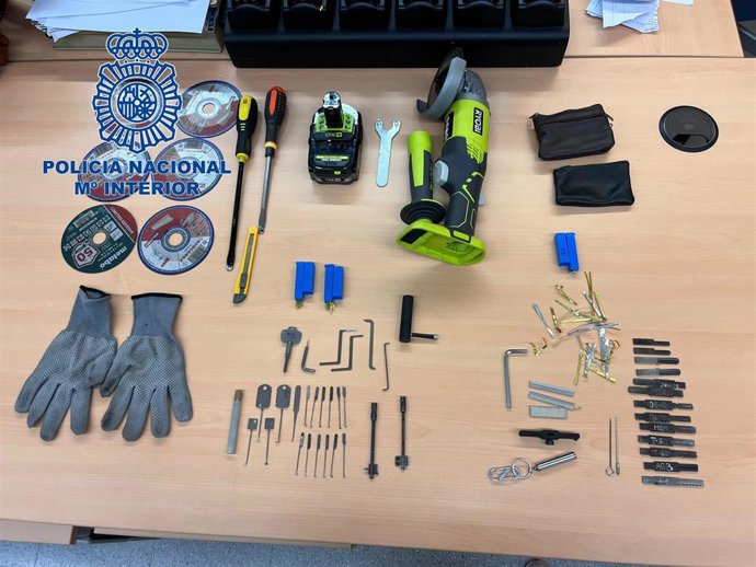 La Policía Nacional detiene a una pareja tras robar cuatro ordenadores de una vivienda de Russafa