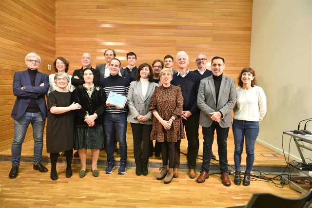 La noticia de la negativa de una comunidad de vecinos a poner la calefacción de Víctor Espuelas, gana el VIII Lumbreras