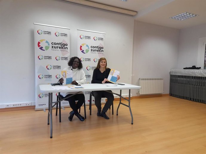 Las integrantes de la Contigo Navarra Graciela López y Fátima Djiarra, en la rueda de prensa