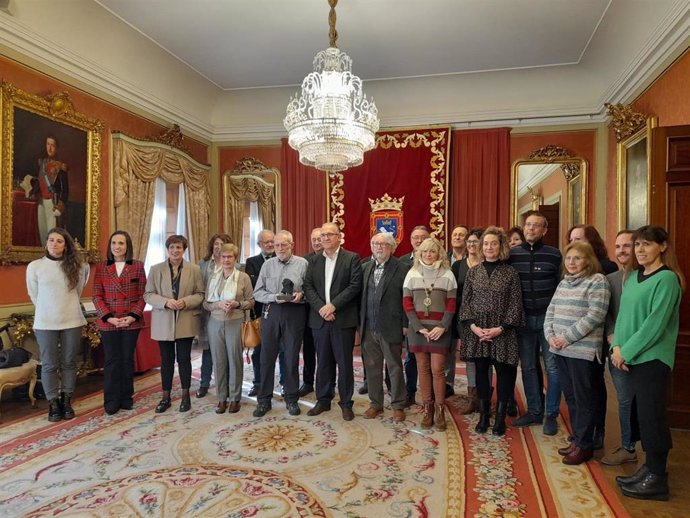 Entrega del premio Txondorra Carbón Vegetal 2022 al investigador Balbino García de Albizu.