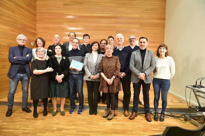 La noticia de la negativa de una comunidad de vecinos a poner la calefacción de Víctor Espuelas, gana el VIII Lumbreras