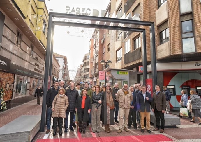 Inauguración del paseo comercial de la calle Delicias