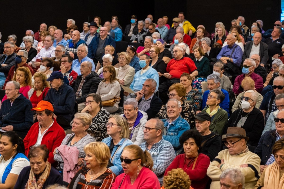 La ONCE reúne en Sevilla a 250 personas mayores ciegas que viven solas ...