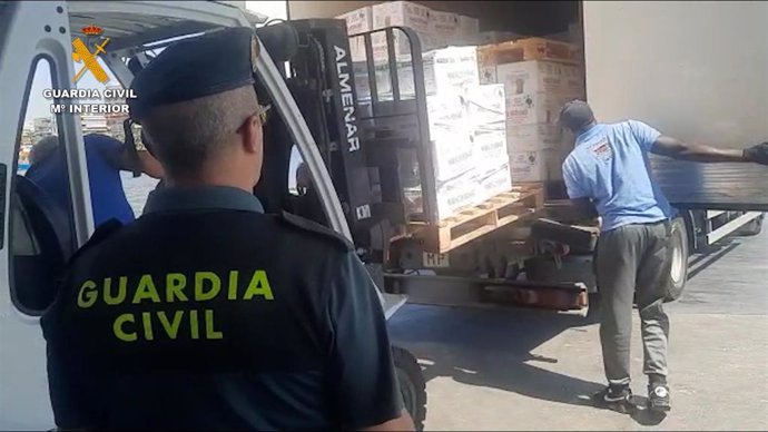 Intervienen en Santa Pola más de 30 kilos de gamba roja, pulpo de roca y rape ilegales