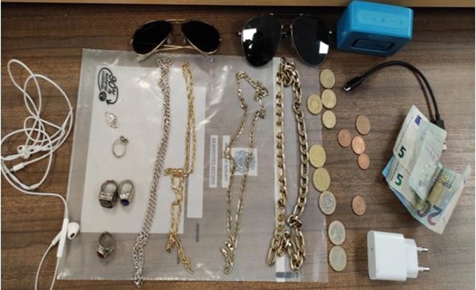 Efectos sustraídos en robos con violencia en el centro de Granada