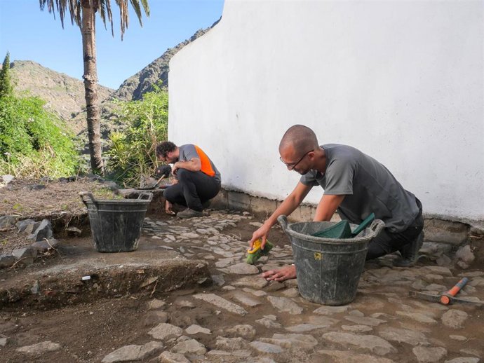 Arqueólogos hallan nuevos elementos del convento de Hermigua en buen estado de conservación que están siendo estudiados por un equipo de la empresa especializada Tibicena