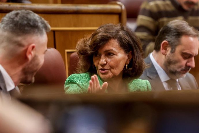 La presidenta de la Comisión de Igualdad en el Congreso de los Diputados y exvicepresidenta del Gobierno, Carmen Calvo, durante la sesión plenaria en el Congreso de los Diputados, a 22 de diciembre de 2022, en Madrid (España). 