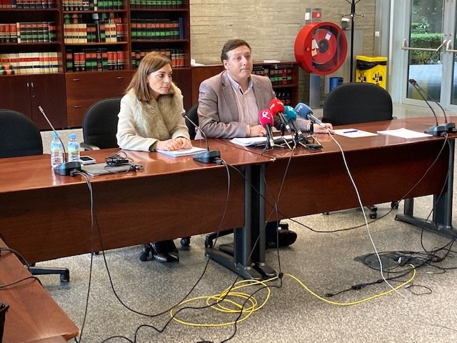 Eva Martín y Francisco Javier Amaya informan de los acuerdos de la Mesa Sectorial de Educación.