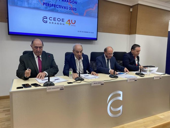 El presidente de CEOE Aragón, Miguel Marzo, y Félix Longás, Fernando Luna y Juan Ciércoles.