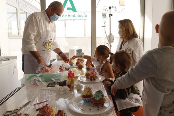 Cocinita para preparar platos saludables en el Virgen de las Nieves, con Álvaro Arriaga