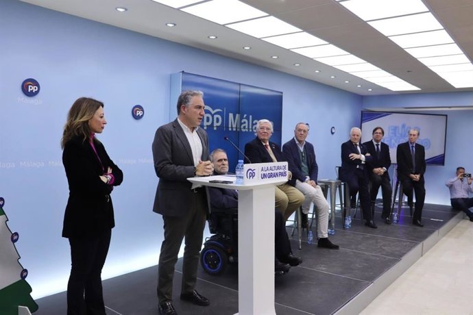 El coordinador general del PP, Elías Bendodo, en rueda de prensa en Málaga