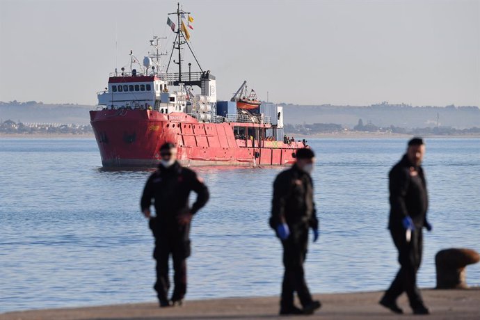 Archivo - 24 December 2021, Italy, Pozzallo: The ship "Sea Eye 4" of the German sea rescue organization arrives at the port of Pozzallo with 214 migrants on board, who were rescued in various rescue operations in the Mediterranean Sea in the last few da