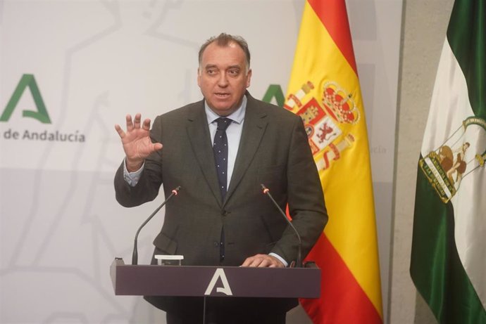 El consejero de Turismo, Cultura y Deporte, Arturo Bernal, durante la rueda de prensa posterior al Consejo de Gobierno de la Junta de Andalucía. ARCHIVO