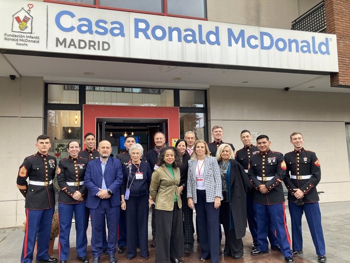 Visita de la embajadora y Marines de Estados Unidos a la Casa Ronald McDonald de Madrid.