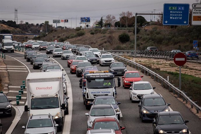 Circulación en la autovía A5 durante el primer día de operación salida por Navidad, a 23 de diciembre de 2022, en Madrid (España). La Dirección General de Tráfico (DGT) pone en marcha hoy el dispositivo especial de regulación, ordenación y vigilancia de