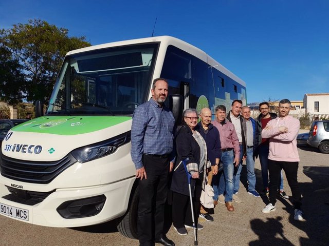 Presentan el primer mini-bus accesible de ocho metros con gas natural que dará servicio a la L9 de Son Espanyol