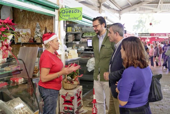 El senador del PP y candidato a la Alcaldía de Telde, Sergio Ramos; el presidente del PP de Canarias,  Manuel Domínguez; y la presidenta local del PP, Sonia Cáceres