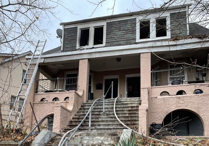 La casa incendiada en Staten Island, Nueva York