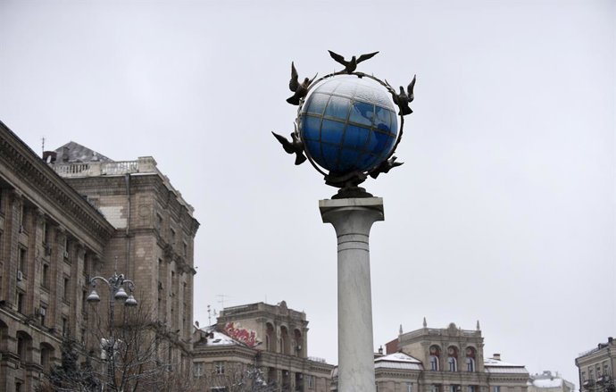 Archivo - La nieve cae sobre Kiev, en Ucrania