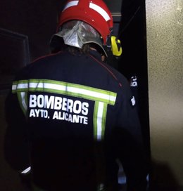 Archivo - Un bombero del SPEIS en imagen de archivo