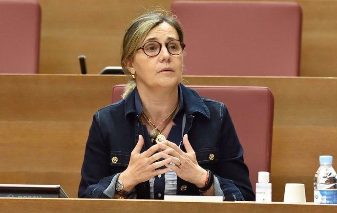 Archivo - La portavoz adjunta del Grupo Popular en Les Corts, Elena Bastidas