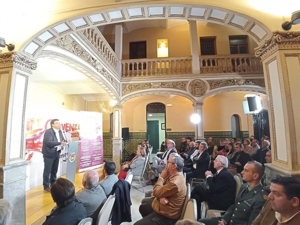 Fernández Vara durante la presentación de los carteles taurinos de la Feria de Olivenza 2023.