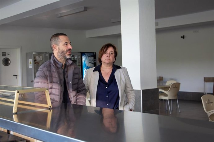 El alcalde de Siero, Ángel García González, y la concejala de Mercados, Ana Rosa Nosti Ortea.