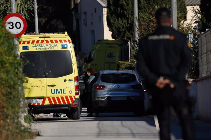 24-12-2022. Hermana del atrincherado en Cañada Hermosa (Murcia) tras ser liberada por la Policía Nacional