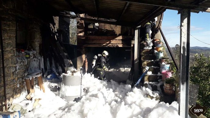 Incendio urbano en Siero.