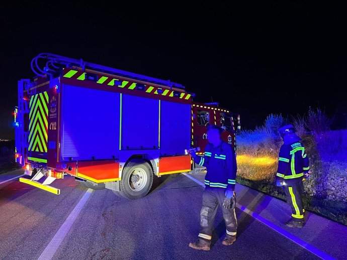 Bomberos de la Comuniad de Madrid tras un accidente en la M-203 a la altura de San Fernando de Henares