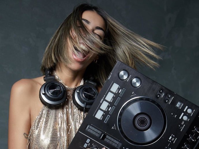 LA DJ CLAUDIA LEÓN