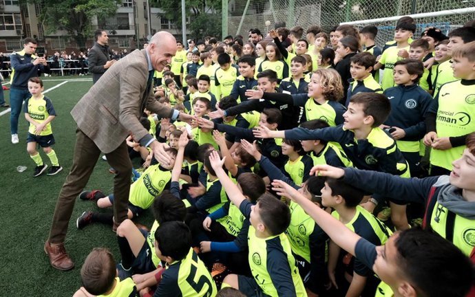 Centro Deportivo Begoña. Nota De Prensa Y Fotografía Alcalde Antonio Muñoz.