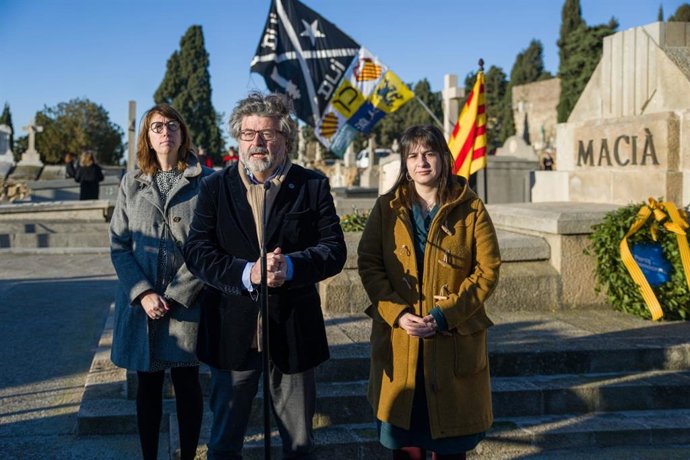 Lalla (a l'esquerra) durant un discurs de Toni Castell (Democrtes