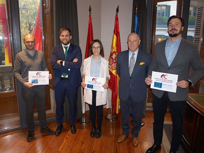 Un total de 260 jóvenes reciben orientación de la Cámara de Comercio para la búsqueda de empleo.