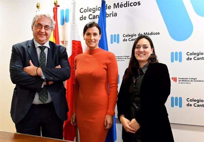 La alcaldesa de Santander, Gema Igual, concede la medalla de oro de la ciudad al Colegio de Médicos de Cantabria