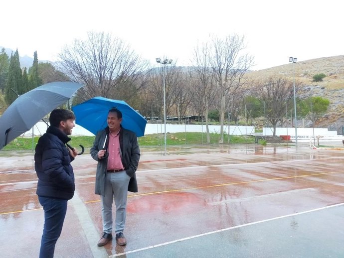 El Ayuntamiento invierte 82.000 euros en renovar aseos, vestuarios y terreno de juego de las pistas de El Tomillo.