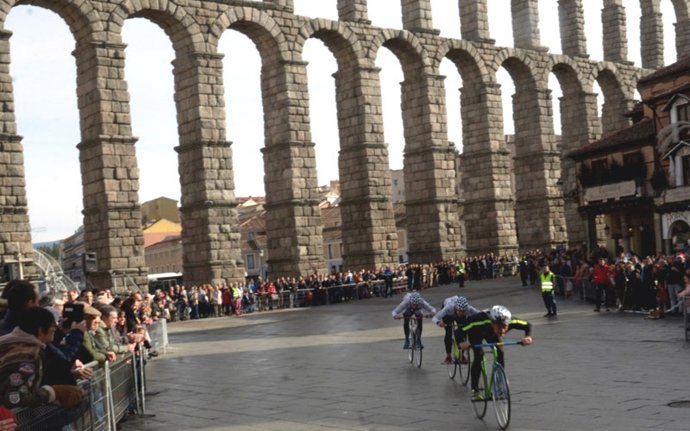 Archivo - Imagen de la tradicional Carrera del Pavo de Segovia