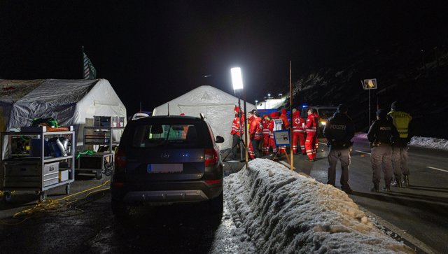 Al menos diez esquiadores sepultados tras un alud de nieve en Austria
