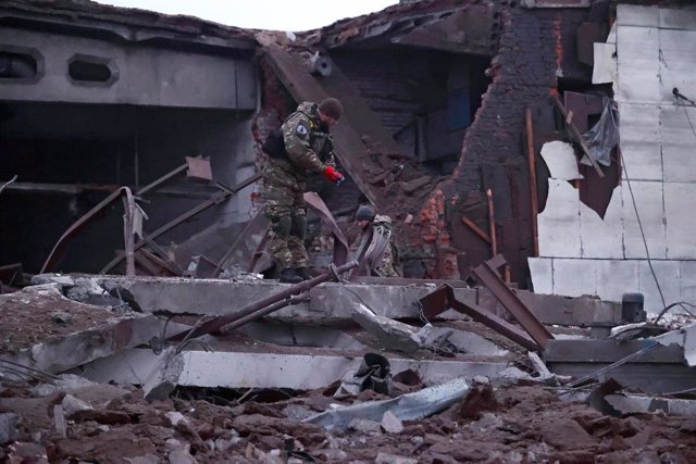 Imagen de archivo de una infraestructura destruida en Jarkóv por un bombardeo ruso en el noreste de Ucrania
